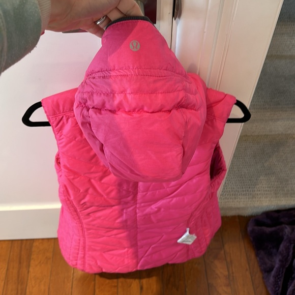 Lululemon reversible vest with hood size 4 - Picture 8 of 8